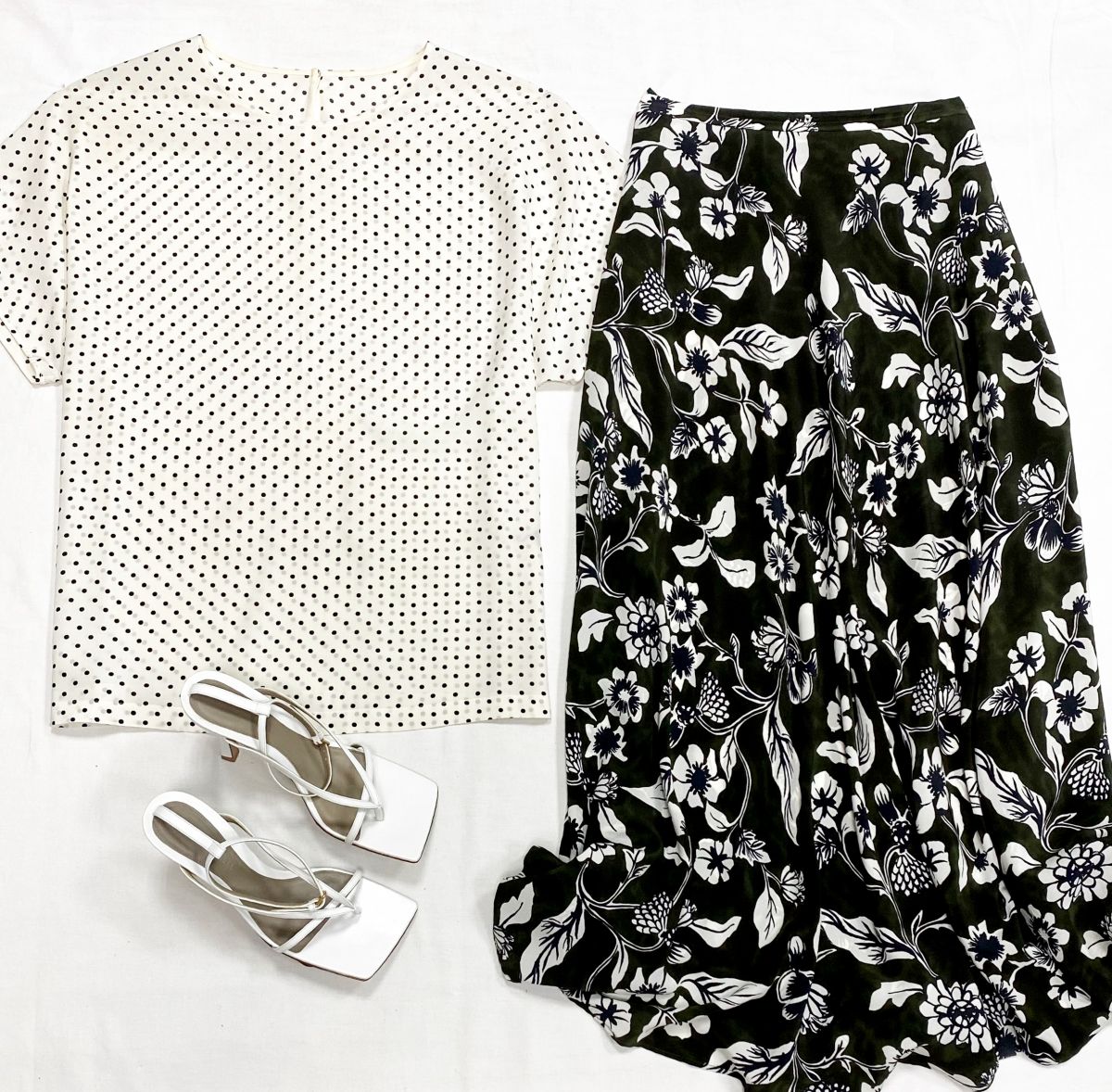 Юбка Weekend/ Max Mara размер 44 цена 7 828 руб
Топ Dolce Gabbana размер 38 цена 4 697 руб
Босоножки Bottega Veneta размер 37 цена 23 483 руб