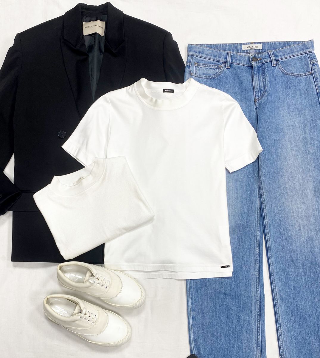 Жакет Autentiments  размер XS цена 15 655 руб
Джинсы Valentino размер 26 цена 15 655 руб
Футболки Kiton / The Row размер XS/ 42 цена от 4 697 руб до 7 828 руб
Кеды Miu Miu размер 38 цена 23 483 руб