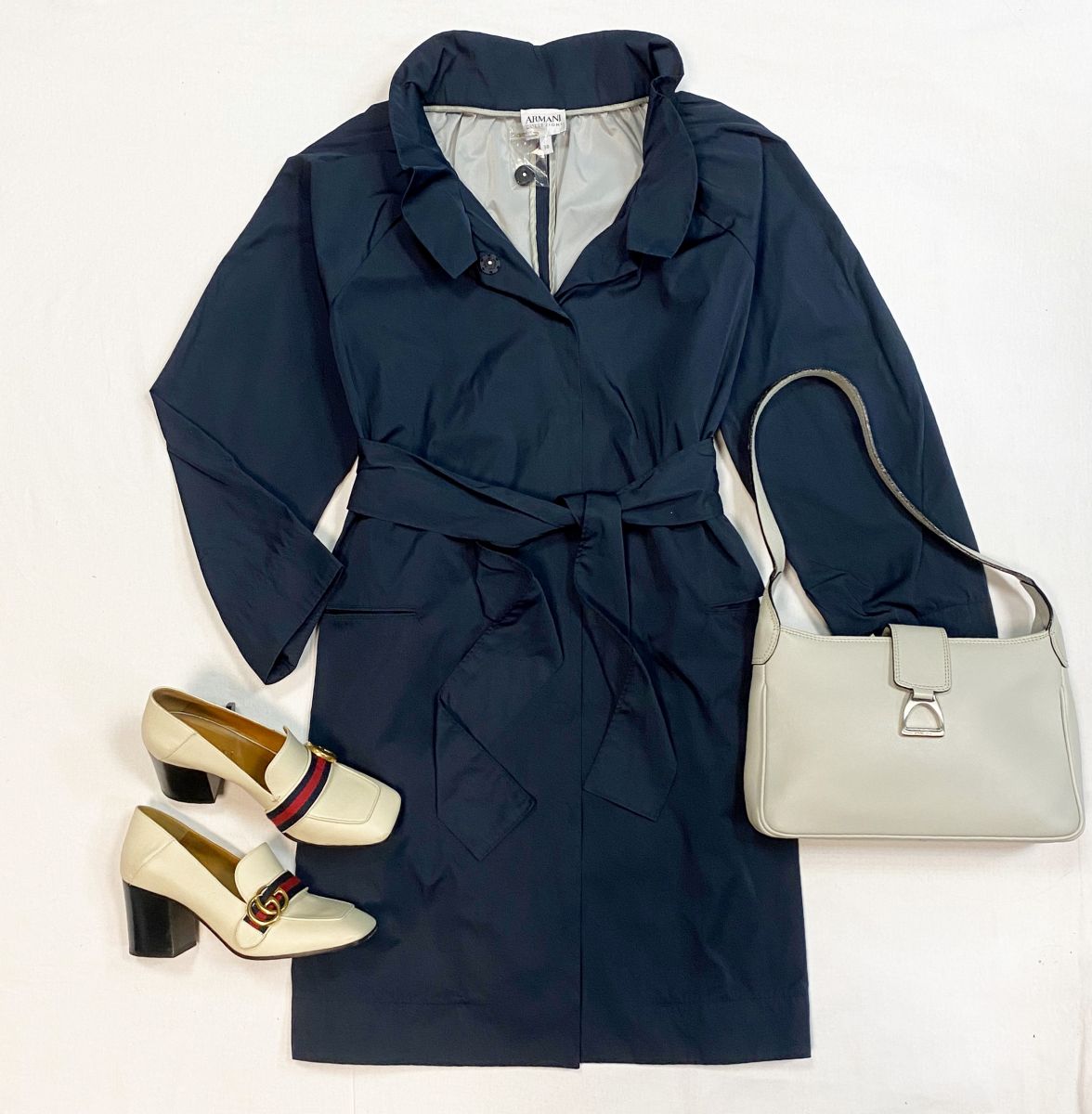 Плащ Armani размер 50 цена 10 770 руб
Туфли Gucci размер 37 цена 23 078 руб
Сумка Lancel 
