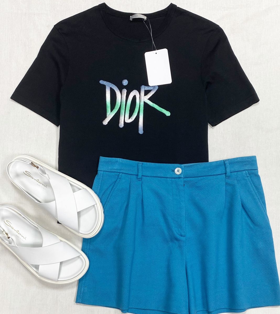 Футболка Christian Dior размер S цена 23 483 руб/ с биркой/
Шорты Dolce Gabbana размер 44 цена 7 828 руб
Босоножки Santoni размер 38 цена 15 655 руб