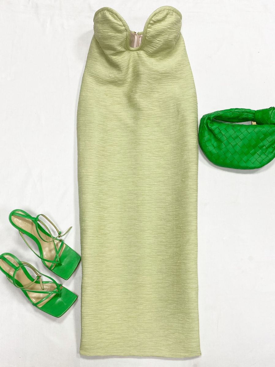 Платье Alexie размер S цена 23 483 руб
Босоножки Bottega Veneta размер 40 цена 23 483 руб
Сумка Bottega Veneta 
