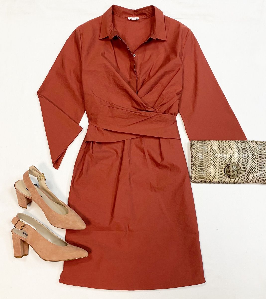 Платье Brunello Cucinelli размер M цена 23 078 руб
Туфли Stuart Weitzman размер 39 цена 15 385 руб 
Клатч Bottega Veneta 