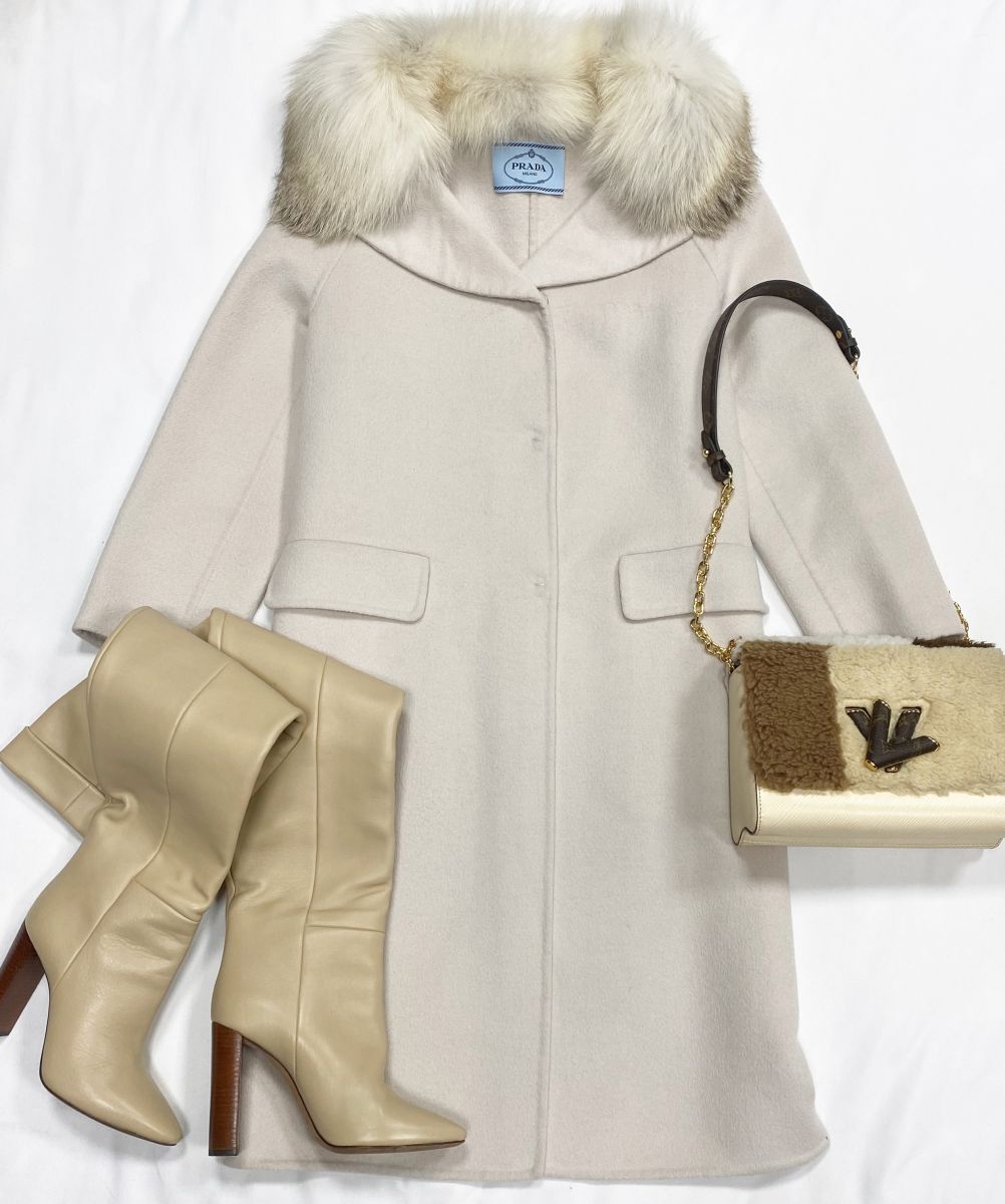 Пальто Prada размер 38 цена 23 483 руб
Сапоги Saint Laurent размер 38 цена 15 655 руб
Сумка Louis Vuitton 