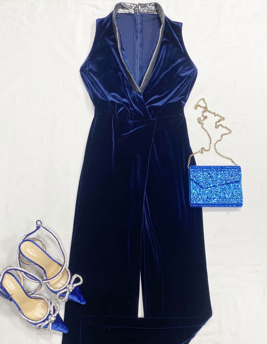 Комбинезон /бархат/ Julia Dalakian размер 42 цена 7 828 руб
Босоножки Mach Mach размер 39.5 цена 31 310 руб
Сумочка Jimmy Choo