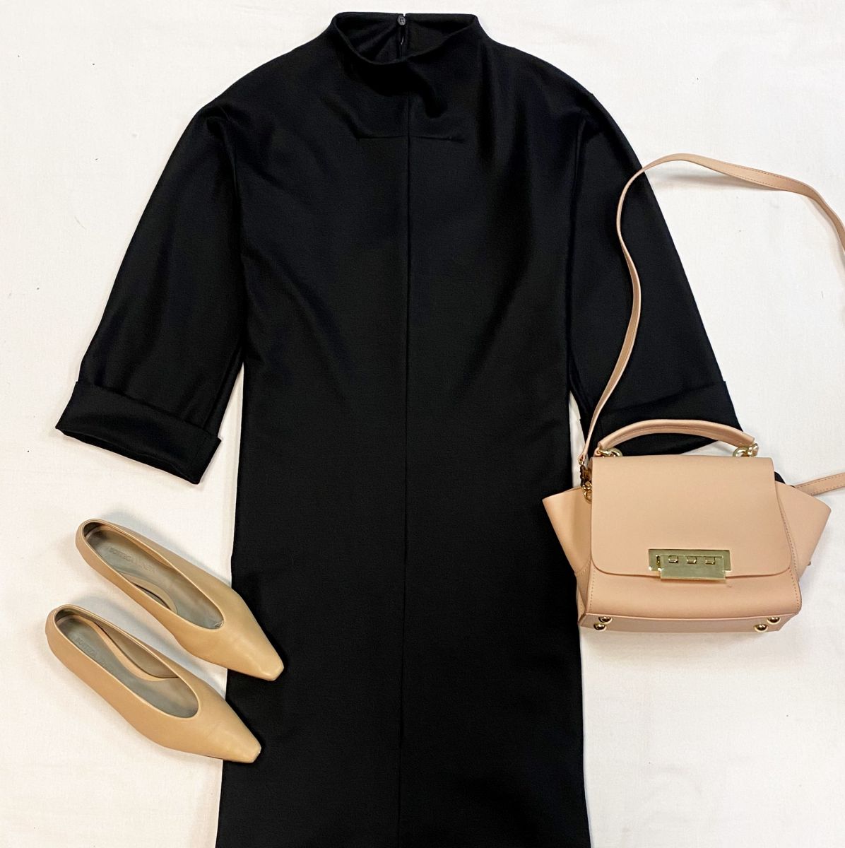 Платье Jil Sander размер 40 цена 15 385 руб
Балетки Bottega Veneta размер 37.5 цена 15 385 руб
Сумка Zac Posen 