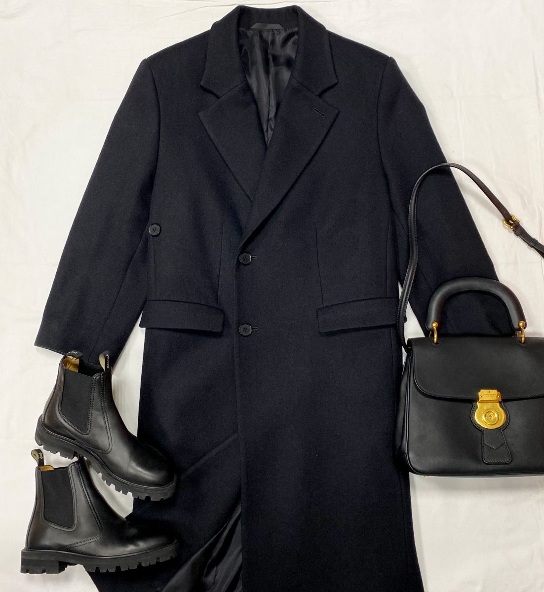Пальто Ushatava размер S цена 23 078 руб 
Ботинки Celine размер 39 цена 76 925 руб 
Сумка Burberry