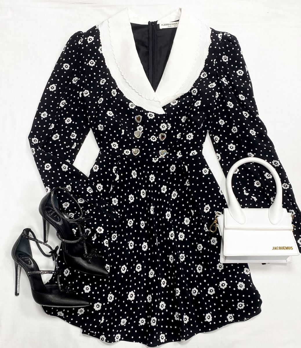 Платье Alessandra Ricci размер 42 цена 20 352 руб
Босоножки Rene Caovilla размер 37 цена 15 655 руб
Сумка Jacquemus 