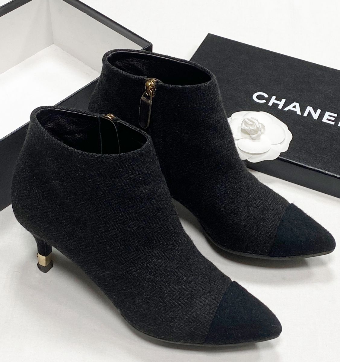 Ботильоны Chanel размер 38.5 цена 15
655 руб