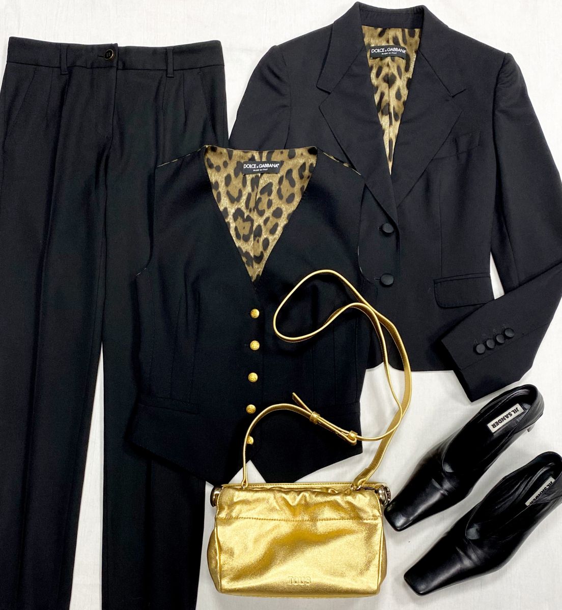 Костюм Dolce Gabbana размер 38 цена 23 483 руб
Туфли Jil Sander размер 39 цена 31 310 руб
Сумка Tous 