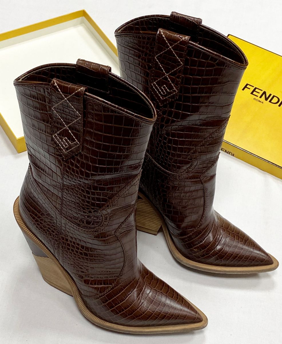 Казаки Fendi размер 40 цена 23 483 руб

