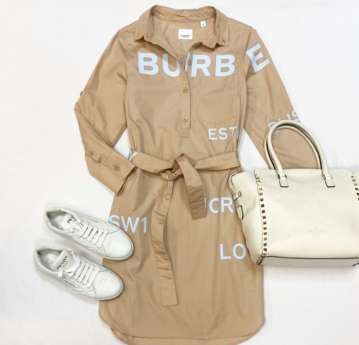 Платье Burberry размер 36 цена 20 001 руб
Кеды Prada размер 35.5 цена 15 385 руб
Сумка Valentino 