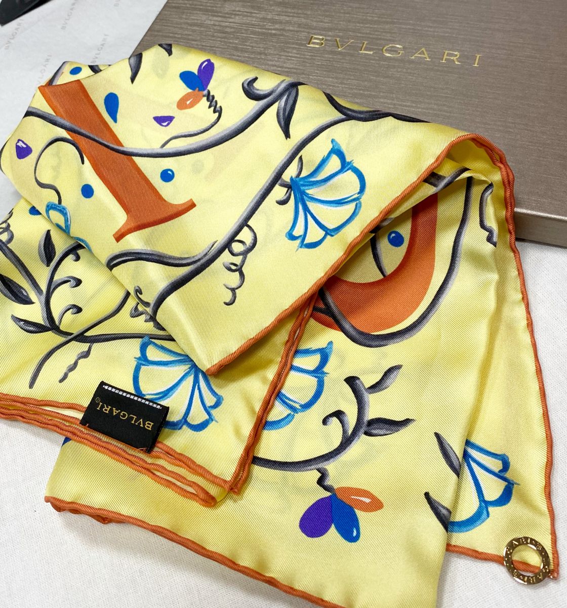 Платок / шелк / Bvlgari размер 65/65 цена 7 828 руб / упаковка /