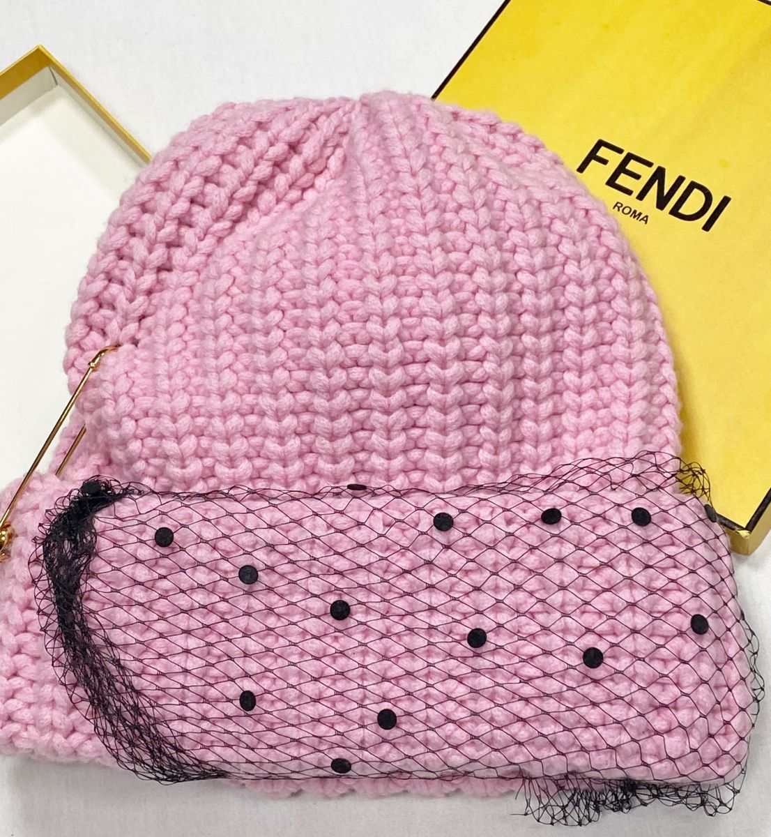 Шапка Fendi цена 23 483 руб
