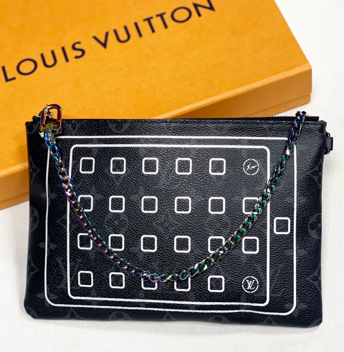 Клатч Louis Vuitton размер 23/15 цена 28 179 руб