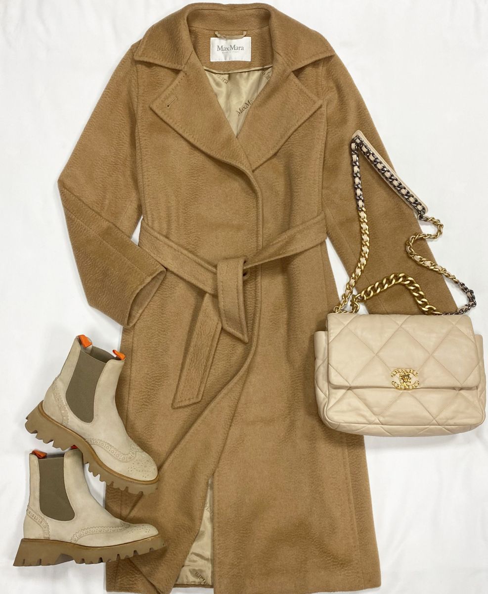 Пальто Max Mara размер 38 цена 31 310 рубБотинки Santoni размер 38 цена 31 310 рубСумка Chanel