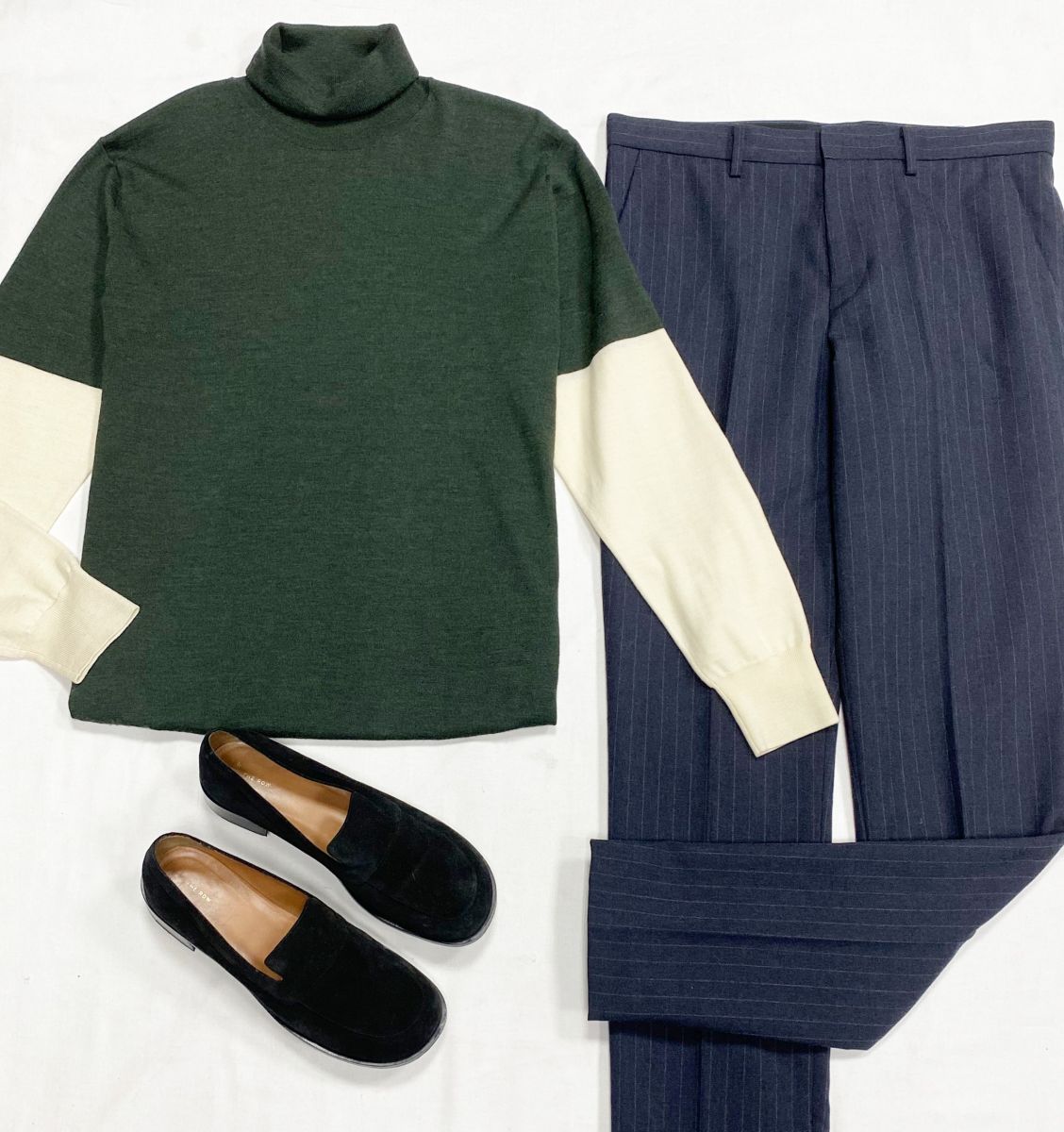 Свитер Salvatore Ferragamo размер 42 цена 4 697 руб
Брюки размер Jil Sander/ Uniclo размер цена 2 348 руб
Лоферы The Row размер 39 цена 59 489 руб