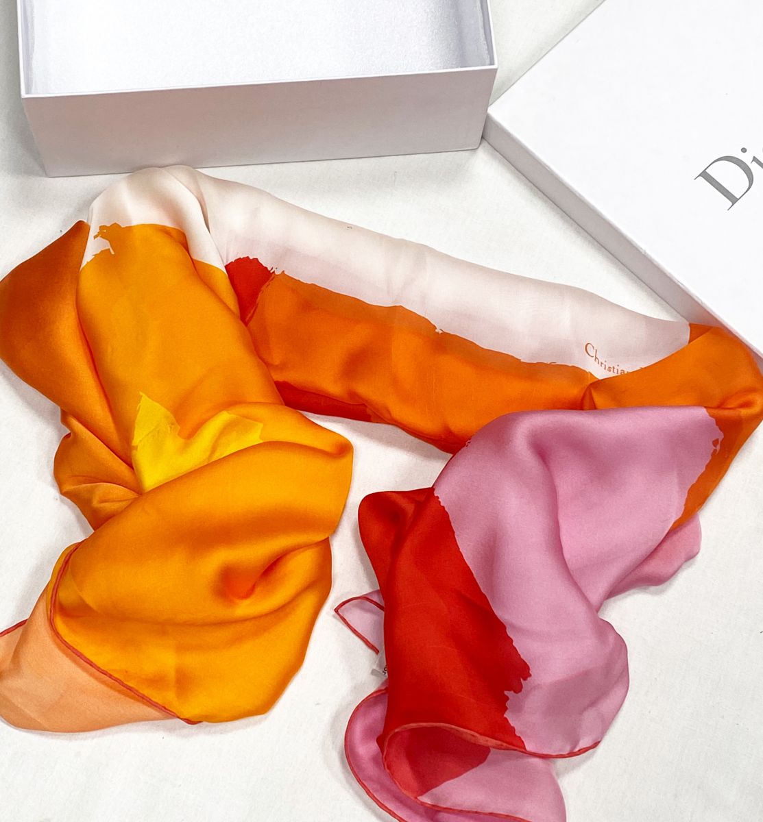 Платок Christian Dior размер 140/140 цена 15 655 руб
