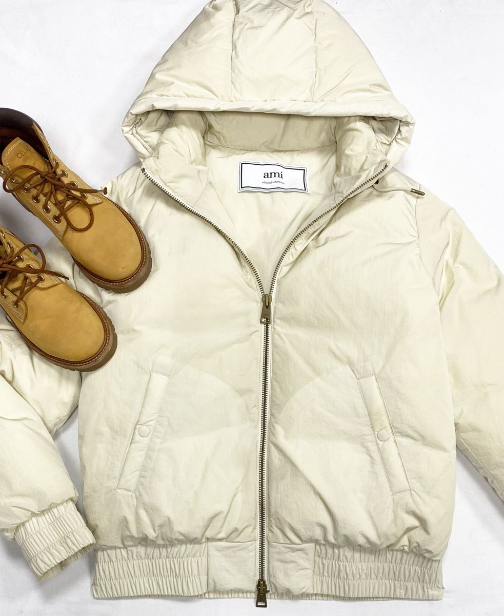 Пуховик Ami размер M цена 15 655 руб
Ботинки Celine размер 41 цена 31 310 руб