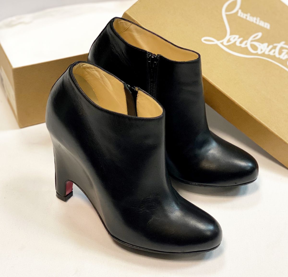 
Ботильоны Louboutin размер 38.5 цена 7 693 руб