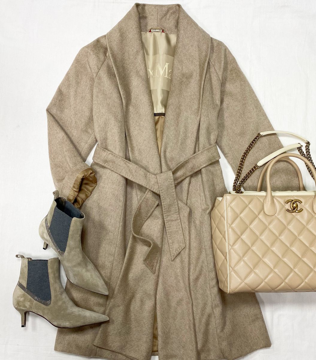 Пальто / кашемир / Max Mara размер 42 цена 62 620 руб 
Ботильоны Brunello Cucinelli размер 39 цена 46 965 руб 
Сумка Chanel