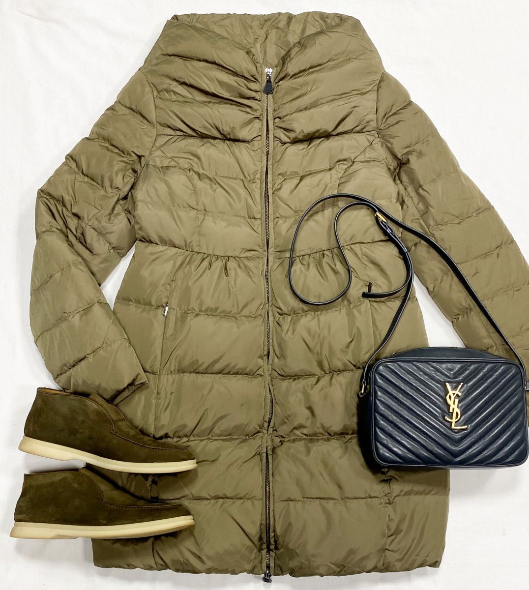 Пуховик Weekend/ Max Mara размер 46 цена 15 655 руб
Лоферы Loro Piana размер 39 цена 31 310 руб
Сумка Saint Laurent 