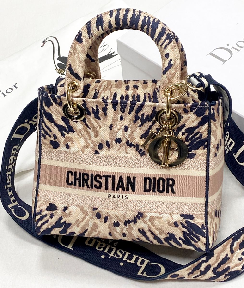 Сумка Christian Dior размер 24/18 цена 187 860 руб

