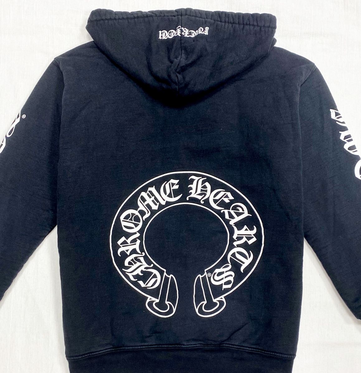 Толстовка Chrome Heards размер S цена 46 965 руб
Кроссовки Chanel размер 38 цена 46 965 руб