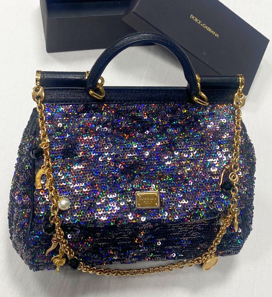 
Сумка / пайетки / Dolce Gabbana размер 20/15 цена 46 965 руб 