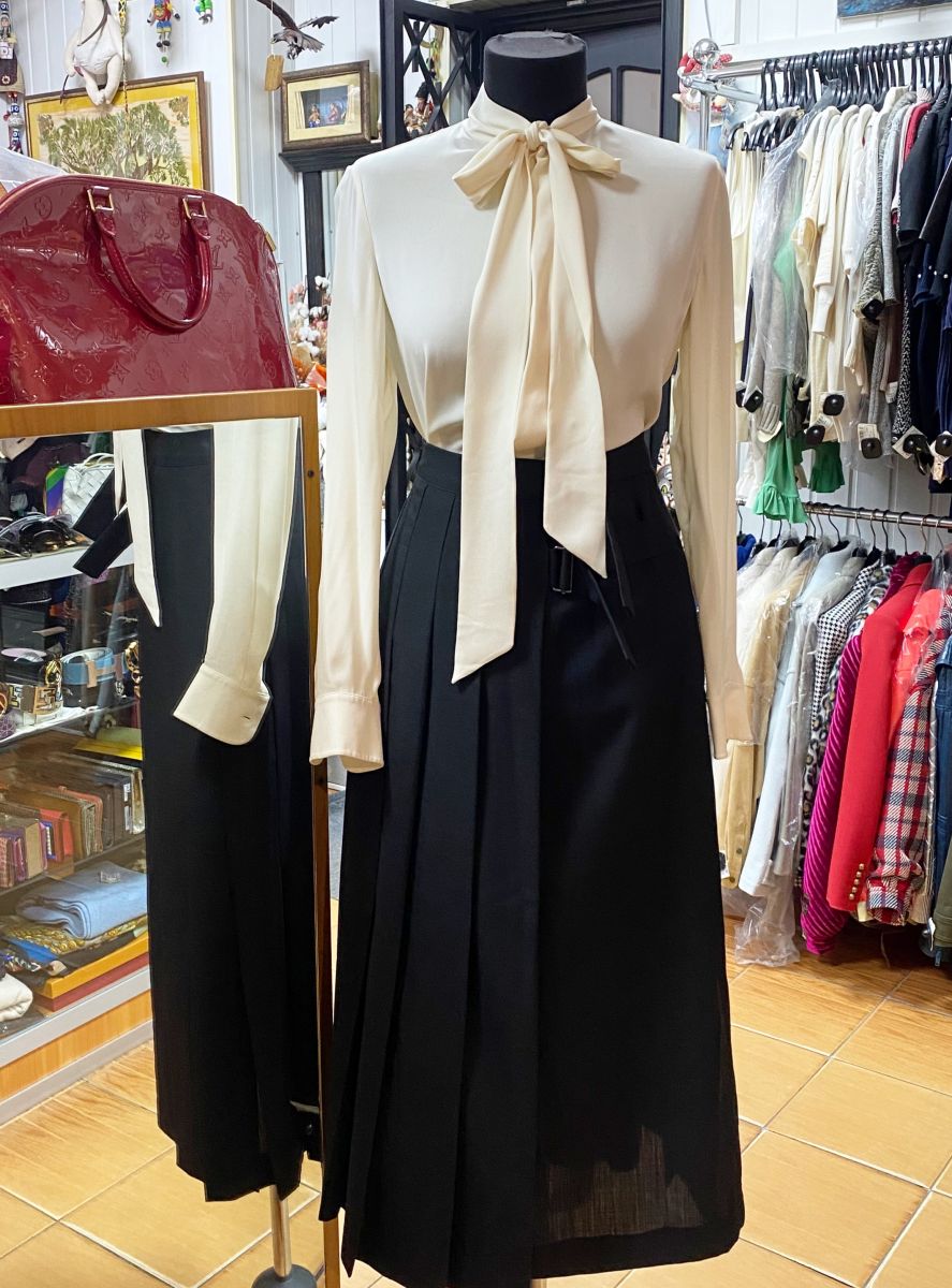 Блузка Ralph Lauren размер 4 цена 7 828 руб
Юбка Weekend/ Max Mara размер 42 цена 9
393 руб