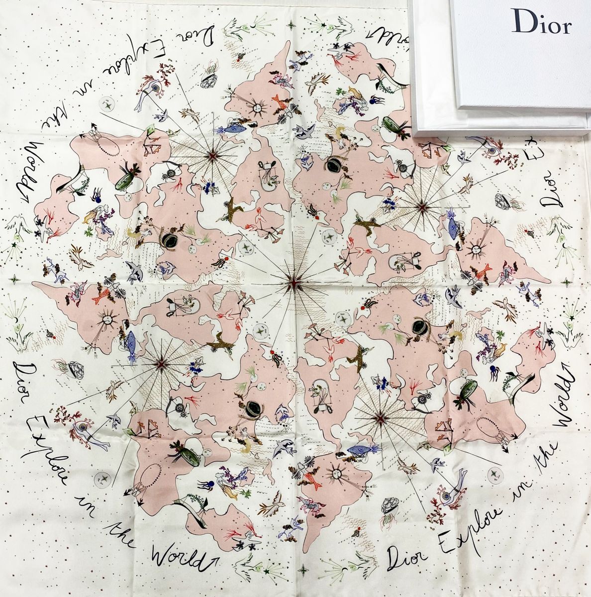 Платок / шелк / Christian Dior размер 90/90 цена 28 179 руб / упаковка /