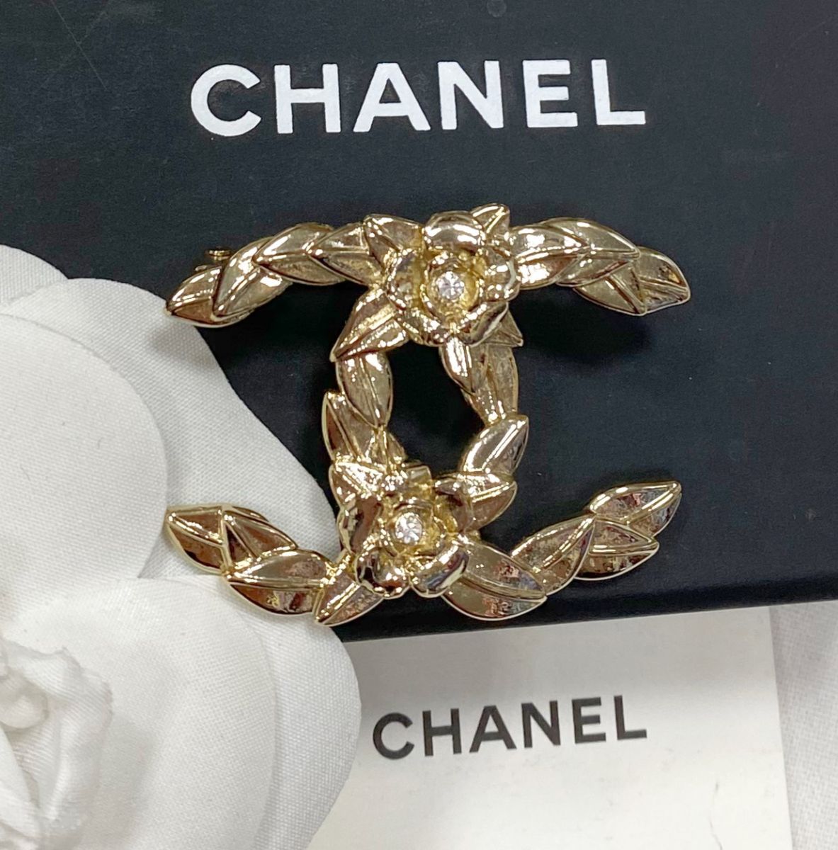 Брошка Chanel цена 39 138 руб 