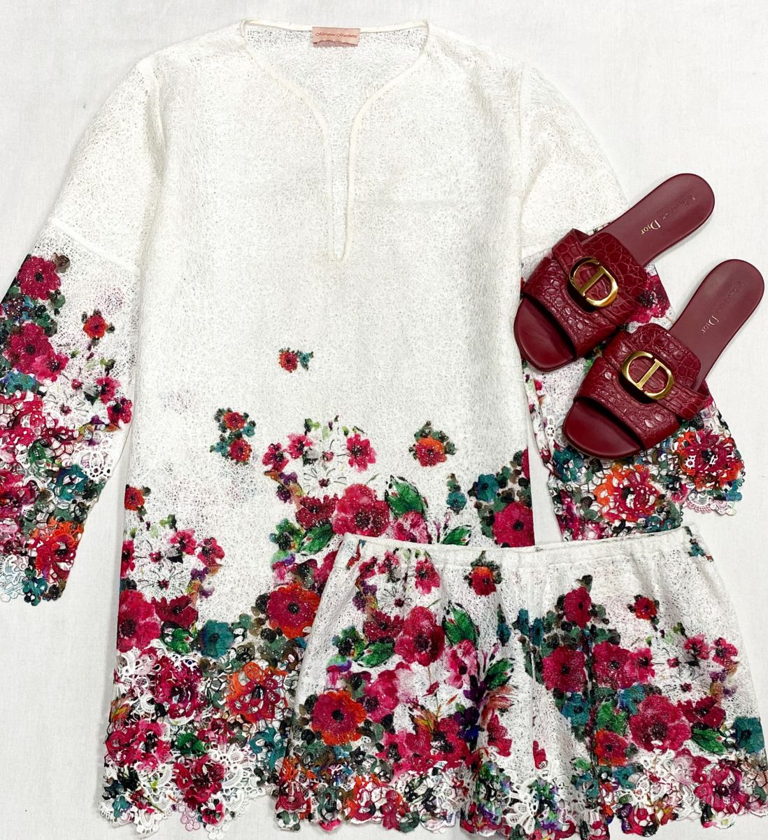 Костюм / шитье/ размер S цена 10 959 руб
Сабо Christian Dior размер 38.5 цена 54 793 руб