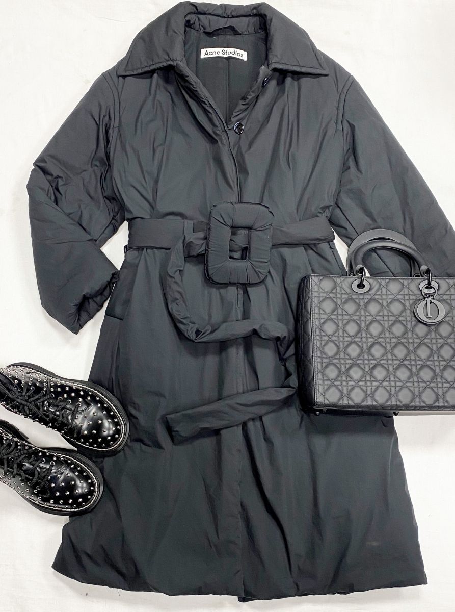 Пальто Acne Studios размер XS цена 23 483 руб
Ботинки Alexander McQueen размер 37 цена 23 483 руб
Сумка Christian Dior 