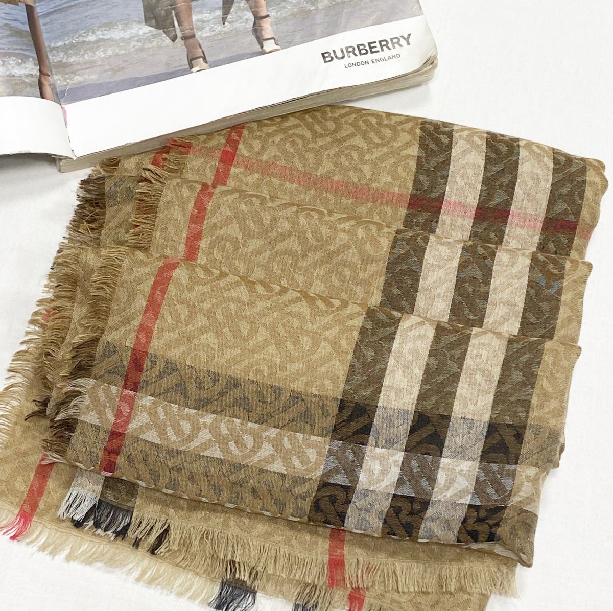 Палантин Burberry цена 23 483 руб

