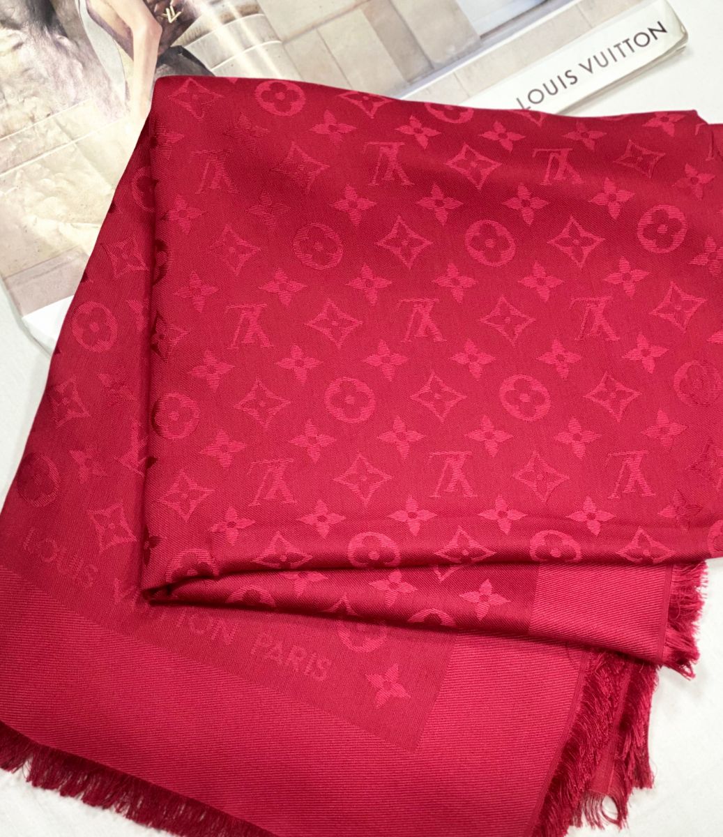 Шаль / шелк / шерсть / Louis Vuitton размер 140/140 цена 31 282 руб 