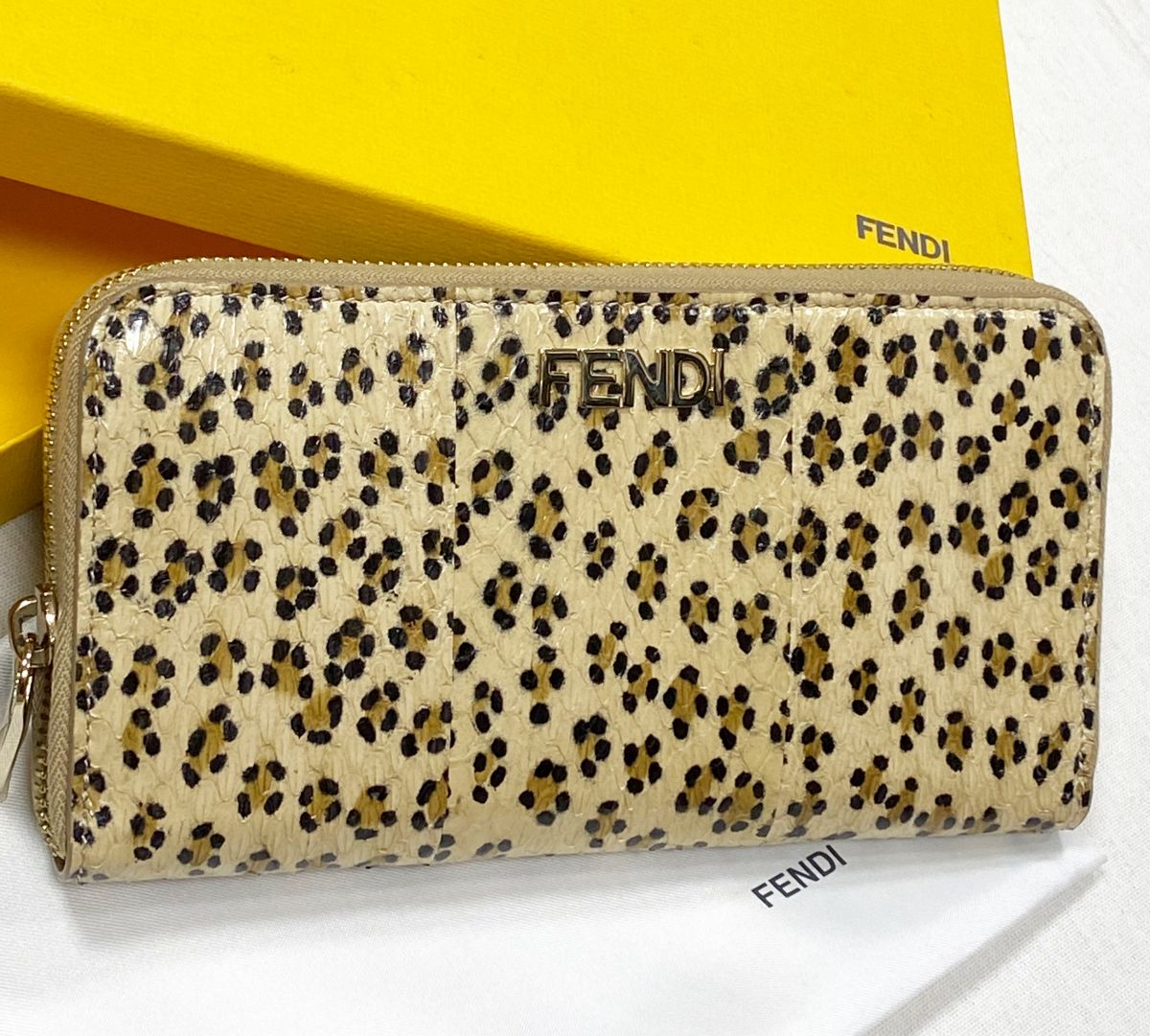 Кошелек/ питон/ Fendi цена 31 310 руб/ в коробке/