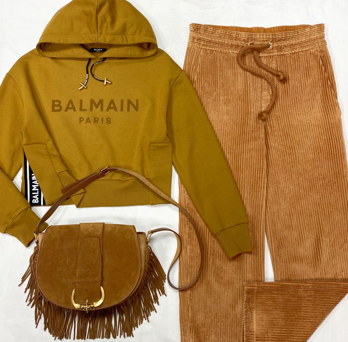 Толстовка Balmain размер S цена 7 828 руб 
Брюки Isabel Marant размер 34 цена 9 393 руб 
Сумка Celine