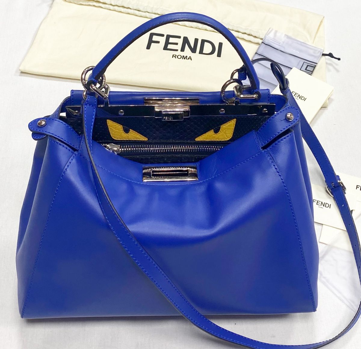 Сумка Fendi размер 35/25 цена 109 585 руб / документы /
