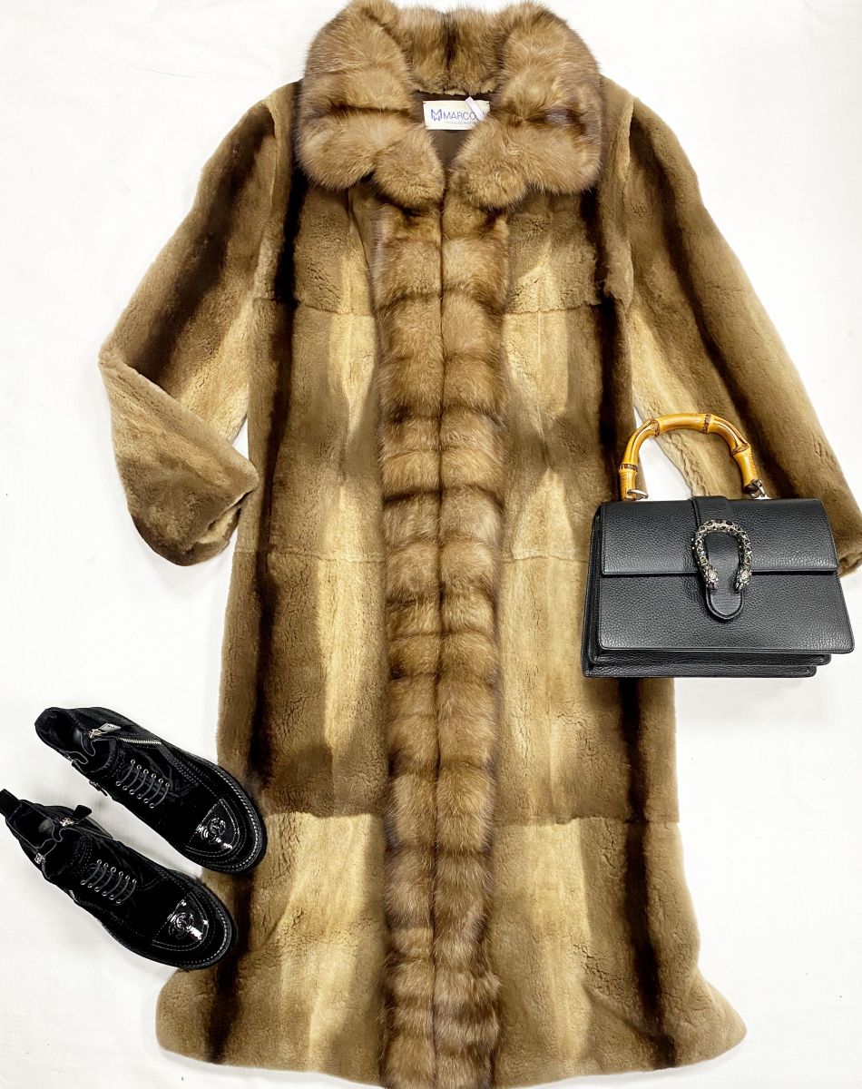 Шуба/ мех норки/ отделка соболь/ Marconi размер 40 цена 54 793 руб
Ботинки Chanel размер 38.5 цена 62 620 руб
Сумка Gucci 