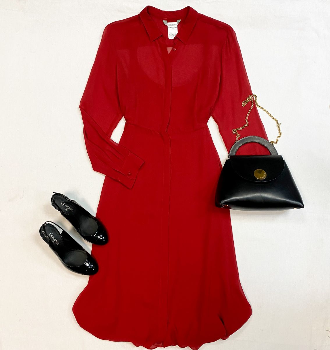 Платье Max Mara размер 50 цена 7 693 руб
Туфли Chanel размер 37 цена 15 385 руб
Сумка J Wanderson 