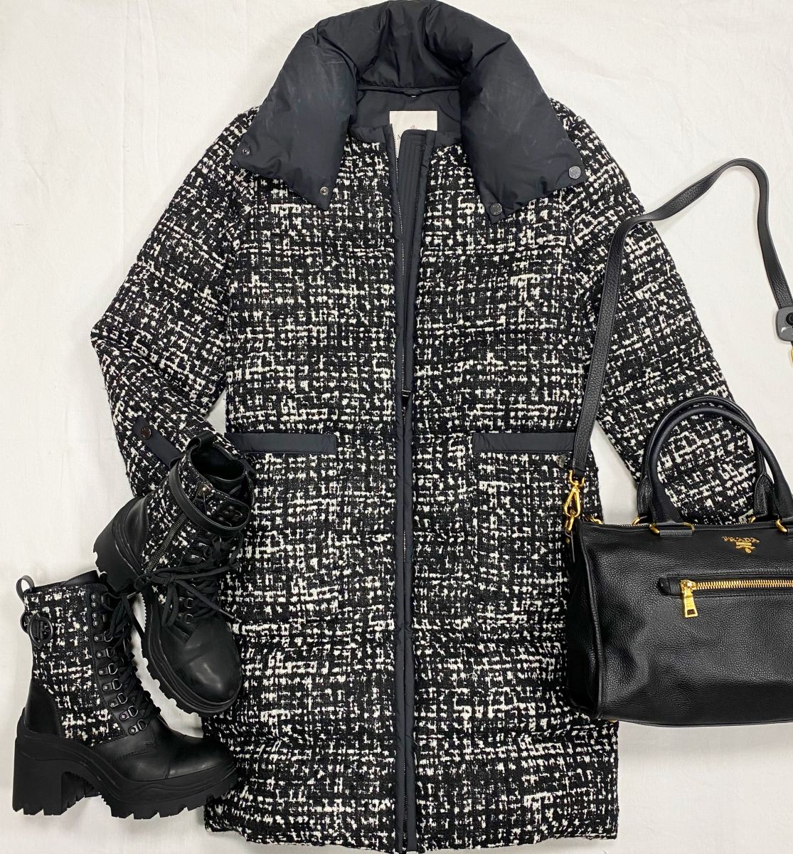 Пуховик / твид / Moncler размер 3 цена 46 965 руб 
Ботинки Moncler размер 38.5 цена 31 310 руб 
Сумка Prada 