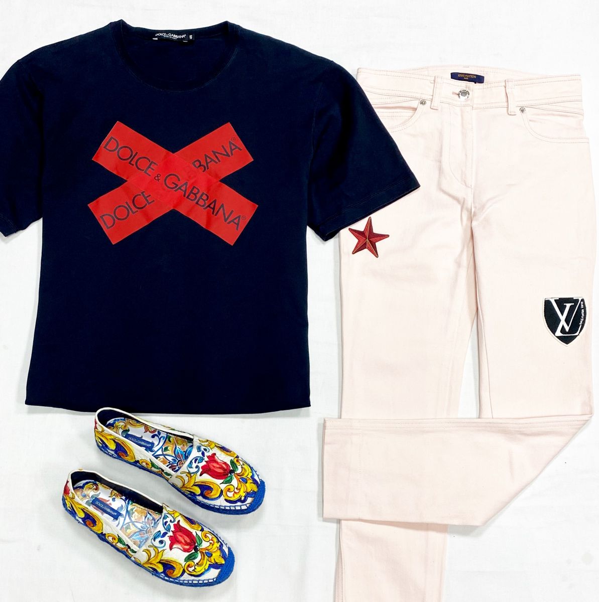 Джинсы Louis Vuitton размер 34 цена 23 483 руб
Футболка Dolce Gabbana размер 48 цена 7 828 руб
Эспадрильи Dolce Gabbana размер 38 цена 15 655 руб 