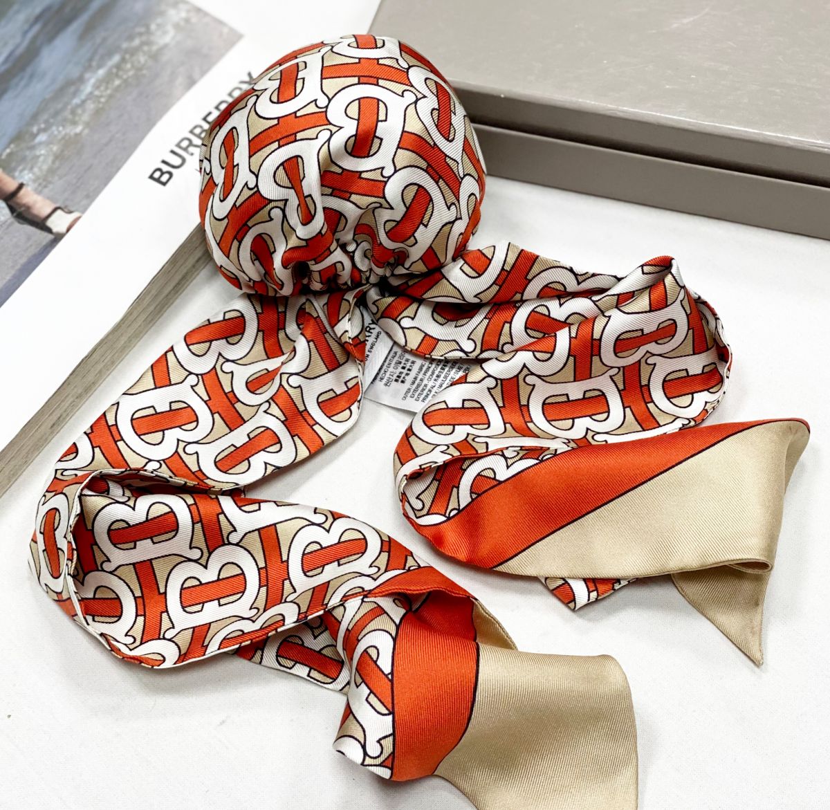 Повязка/на голову/ Burberry цена 23 483 руб
