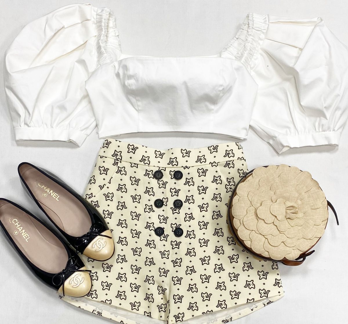 Топ Ulyana Sergeenko размер 38 цена 23 483 руб
Шорты Ulyana Sergeenko размер 38 цена 23 483 руб
Балетки Chanel размер 38 цена 31 310 руб
Сумка Valrntino 