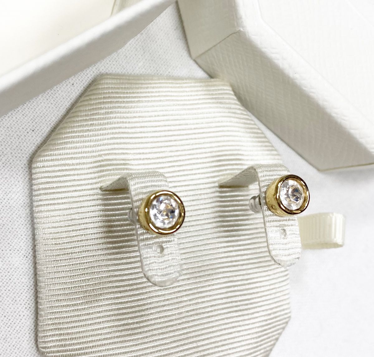 Серьги/камни/ Swarovski цена 7 828 руб/в коробке/ 