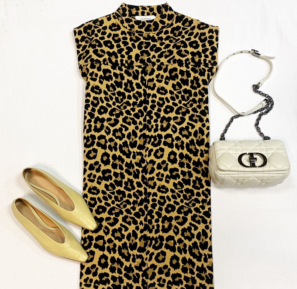 Платье Sportmax размер 42 цена 12 308 руб
Балетки Bottega Veneta размер 37.5 цена 23 078 руб
Сумка Dior 