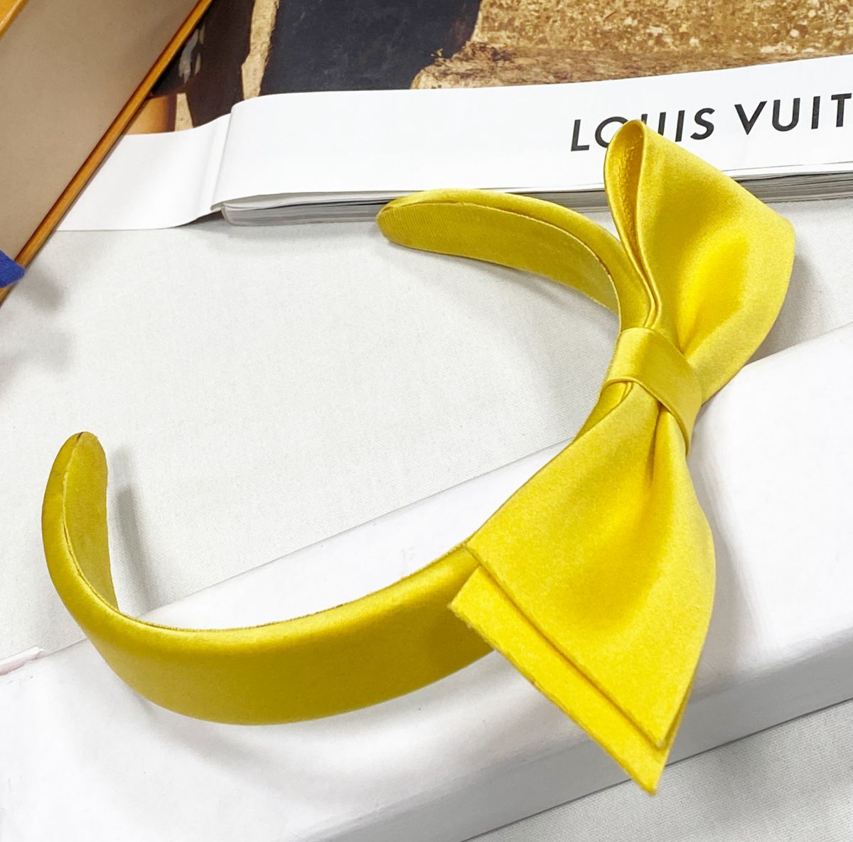 Ободок Louis Vuitton цена 7 828 руб