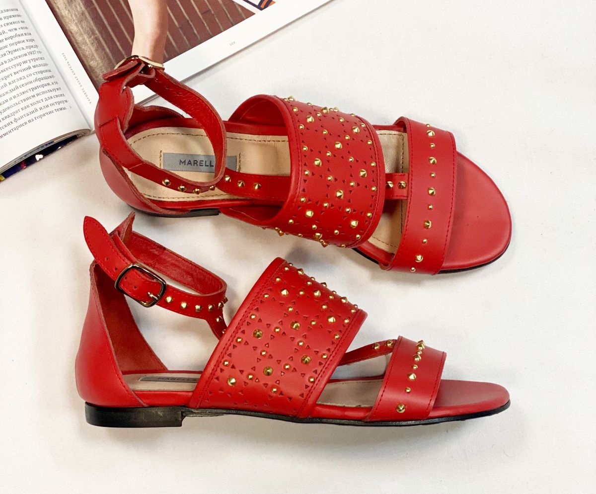 Куртка размер M цена 4 616 руб
Кеды Valentino размер 36.5 цена 23 078 руб
Сумка Valentino