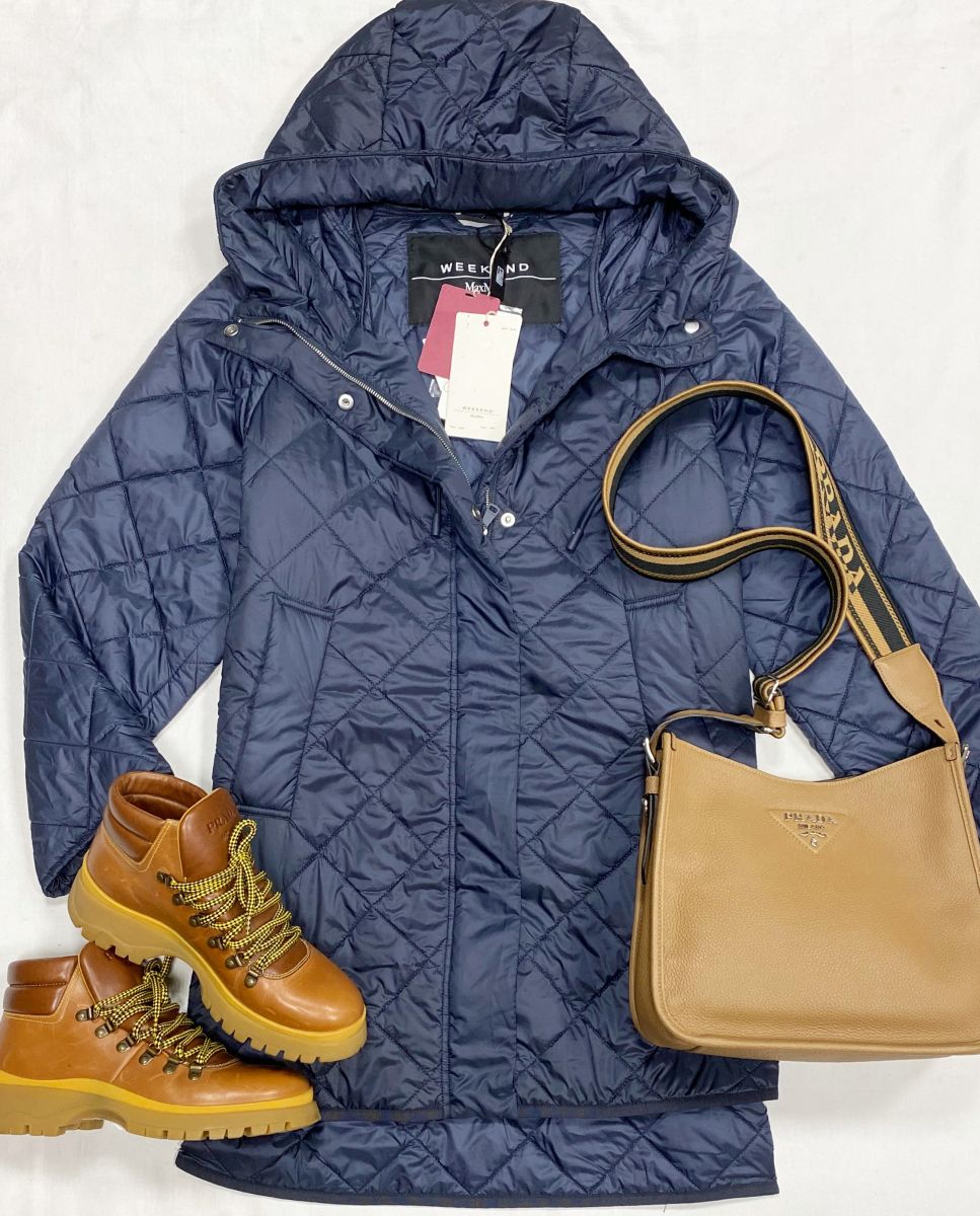 Пальто Weekend/ Max Mara размер 40 цена 18 786 руб
Ботинки Prada размер 39 цена 78 275 руб
Сумка Prada 