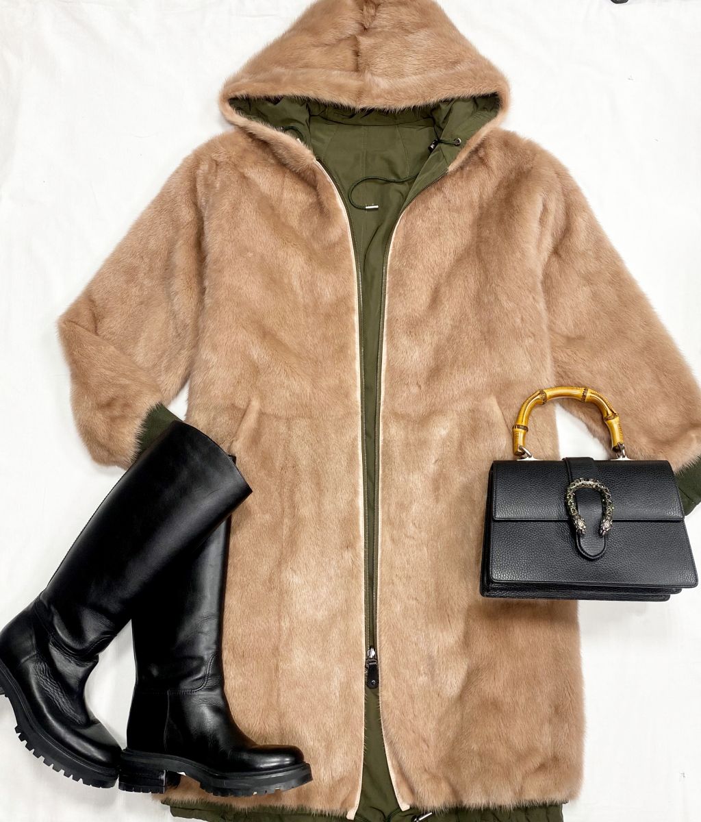 Шуба / мех норки/ двухсторонняя/ Yves Salomon размер 36 цена 109 585 руб
Сапоги Christian Dior размер 38 цена 46 965 руб
Сумка Gucci